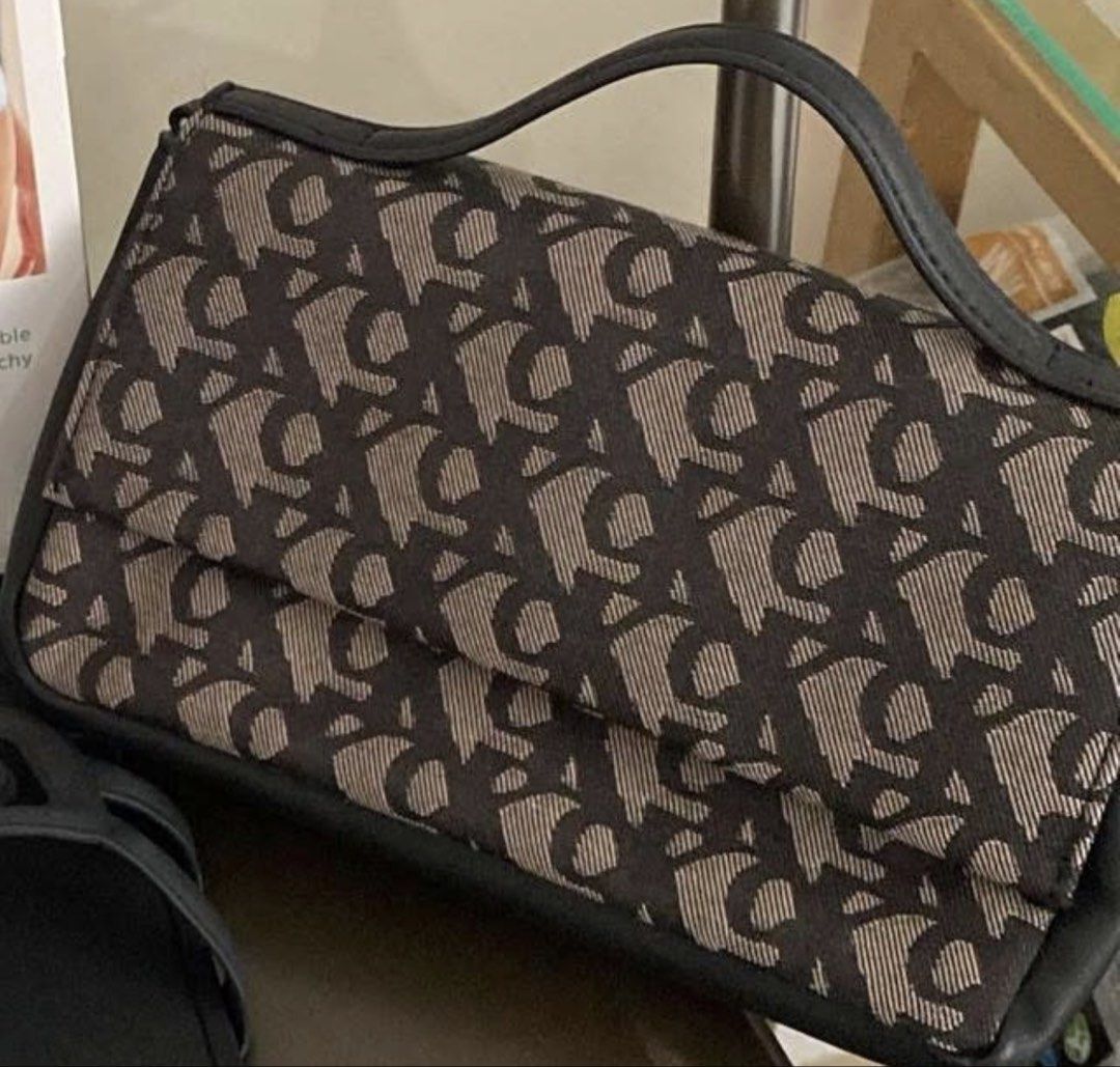 CALVIN KLEIN small two-way bag (Category: Cross-body Bags) located in General Trias. Submitted by trendz_fazhion (Listing ID 1470557587, Image 1). Description: LAST PRICE POSTED‼️‼️ INQUIRY IS FOR SURE BUYER ONLY✅ SMALL SIZE LNG PO NSA PHOTO PO PKI SCROLL NIO, KASYA IPHONE PROMAX, SMALL ITEM ONLY. UN PRESYO IS FOR SMALL CK ONLY✅ BUY MEDIUM TO LARGE SIZE BAG IF MARAMI KAU GAMET✅.
