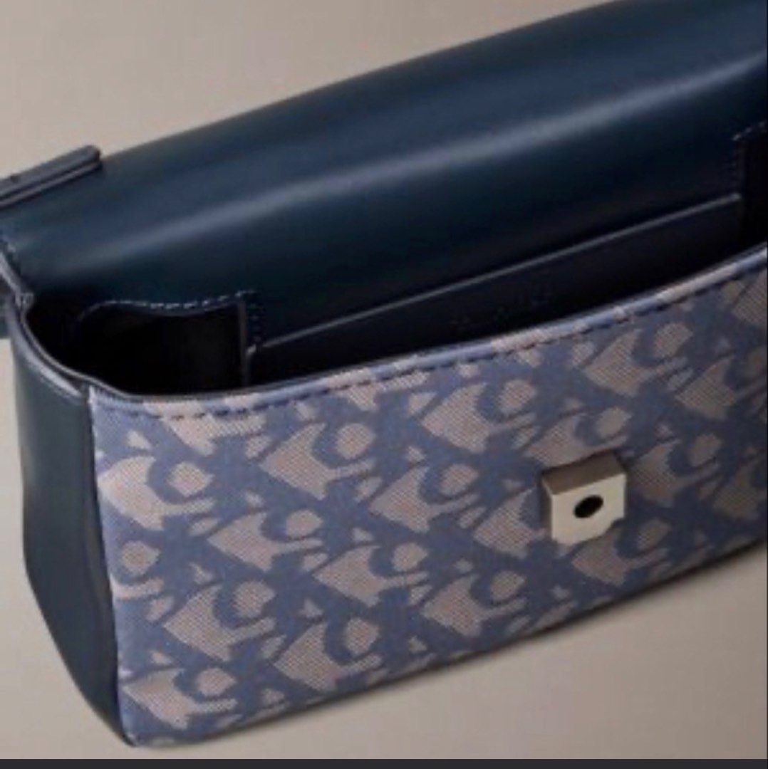 CALVIN KLEIN small two-way bag (Category: Cross-body Bags) located in General Trias. Submitted by trendz_fazhion (Listing ID 1470557587, Image 2). Description: LAST PRICE POSTED‼️‼️ INQUIRY IS FOR SURE BUYER ONLY✅ SMALL SIZE LNG PO NSA PHOTO PO PKI SCROLL NIO, KASYA IPHONE PROMAX, SMALL ITEM ONLY. UN PRESYO IS FOR SMALL CK ONLY✅ BUY MEDIUM TO LARGE SIZE BAG IF MARAMI KAU GAMET✅.