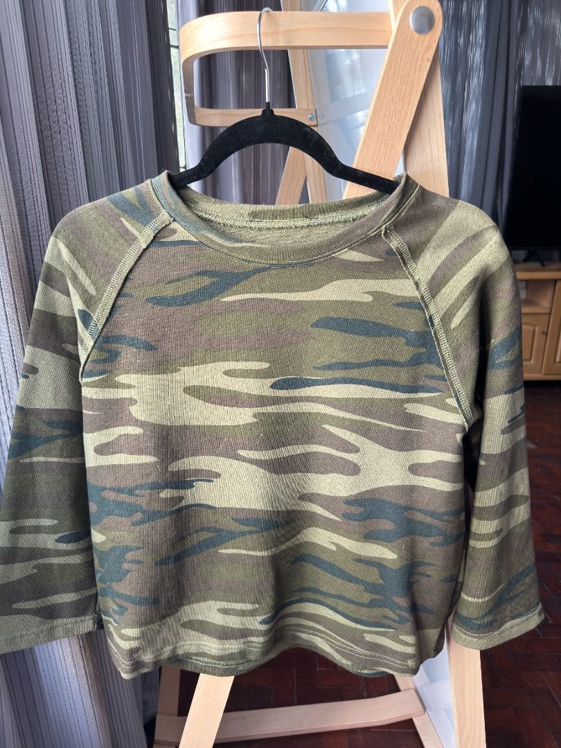 Camo pattern longsleeve sweatshirt S (Category: Coats, Jackets and Outerwear) located in Cebu City. Submitted by _t.rix (Listing ID 1470570740, Image 3). Description: - Green camouflage print sweater - Ribbed knit material - Raglan sleeves and round neckline - Standard fit for everyday casual wear - Easy to pair with jeans or joggers.