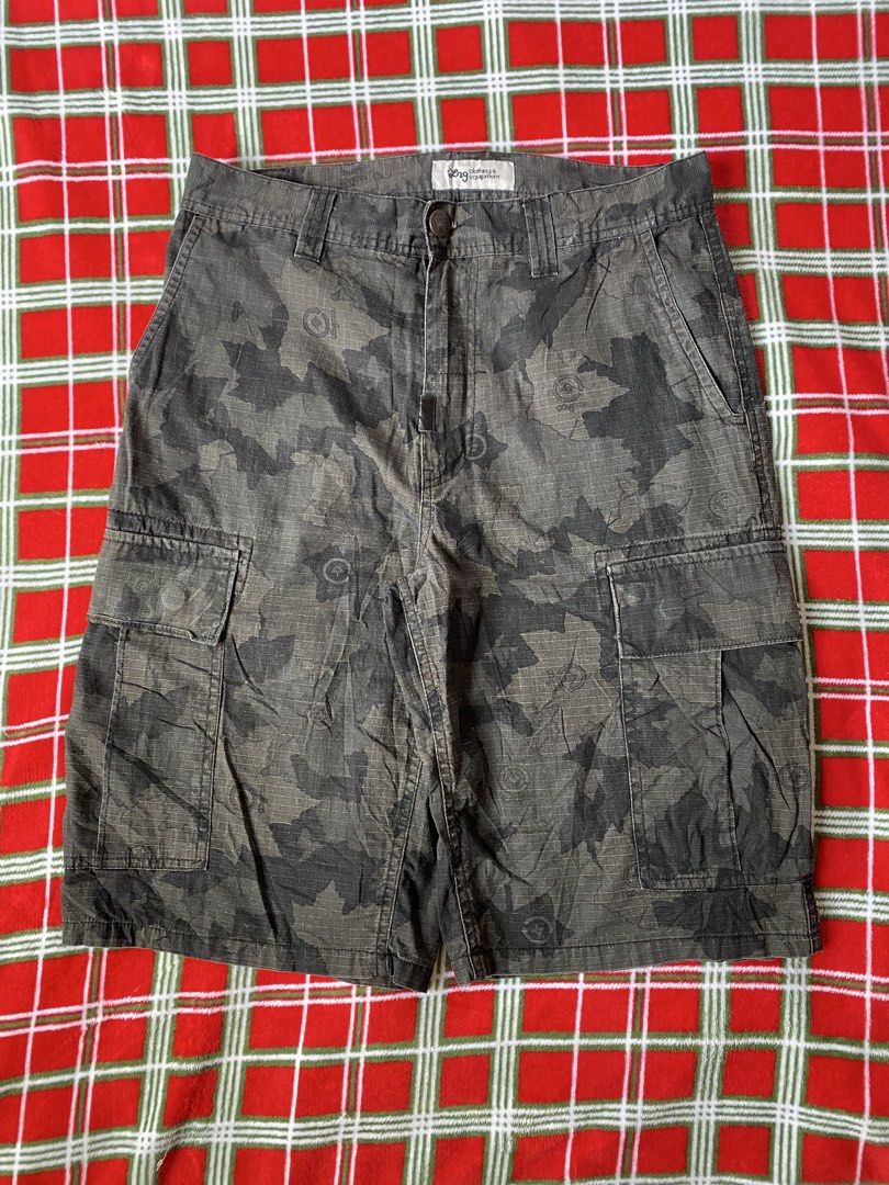 Camou Cargo Jorts (Category: Shorts) located in Cebu City. Submitted by 88thrifts (Listing ID 1470566376, Image 1). Description: Like new size 30 no issue.