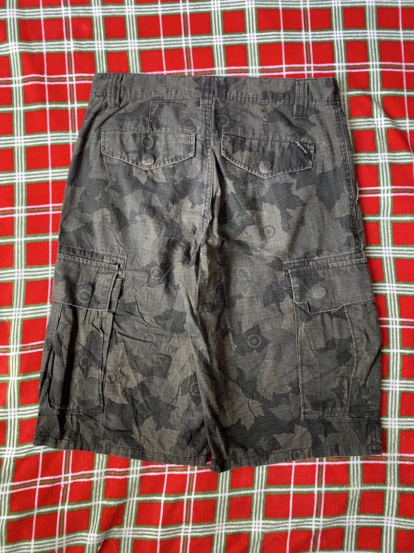 Camou Cargo Jorts (Category: Shorts) located in Cebu City. Submitted by 88thrifts (Listing ID 1470566376, Image 2). Description: Like new size 30 no issue.