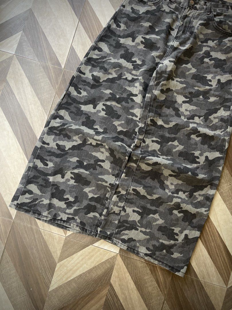 Camouflage Baggy Jeans (Category: Jeans) located in Pagadian. Submitted by thrift.wrld (Listing ID 1470652938, Image 3). Description: ( Camouflage Baggy Jeans ) Dimensions: • Waist: 33 • Length: 41 • Thigh: 14 • Hem: 13 Drop Prices: • Mine: 500 + ₱9O shipping fee (sf) Details: • 1O/1O Color rate • Flawless, As new condition with zero flaws • Need wash • Semi Hard Denim.