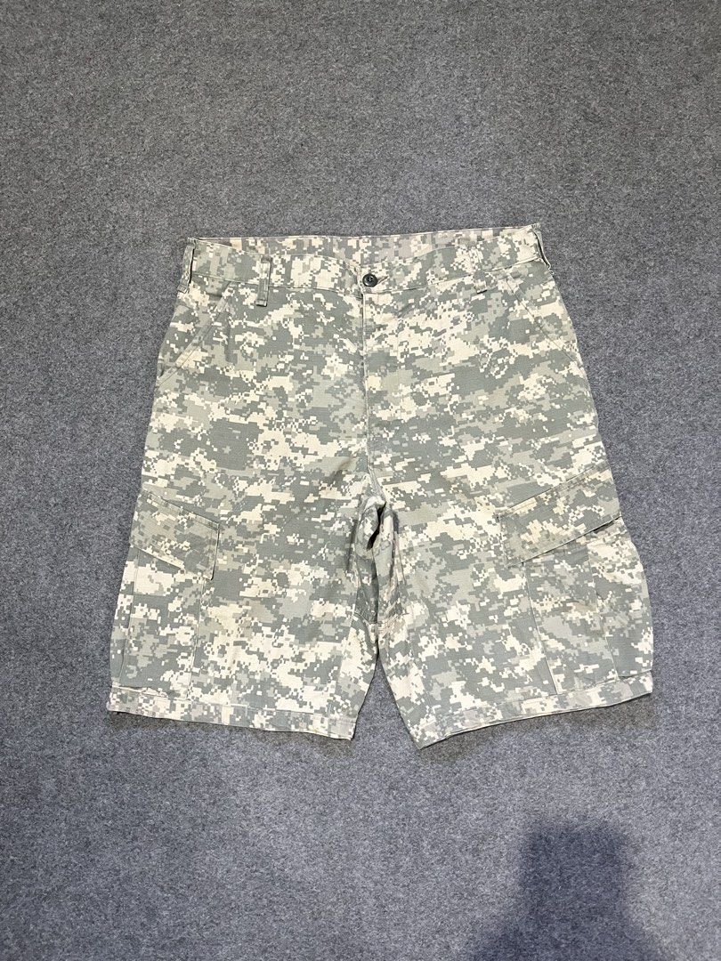 Camouflage cargo botton fly short (Category: Shorts) located in Lapu Lapu. Submitted by jhonrener41426 (Listing ID 1470612676, Image 1). Description: Size 34 Length-23 Leg opening-11.5 Excellent condition Color rate 9.5/10 Authentic Issue none .