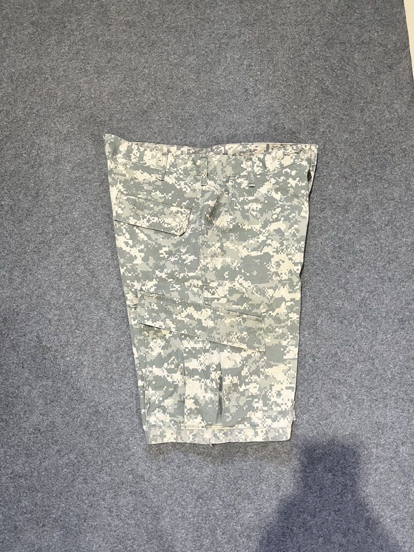 Camouflage cargo botton fly short (Category: Shorts) located in Lapu Lapu. Submitted by jhonrener41426 (Listing ID 1470612676, Image 3). Description: Size 34 Length-23 Leg opening-11.5 Excellent condition Color rate 9.5/10 Authentic Issue none .