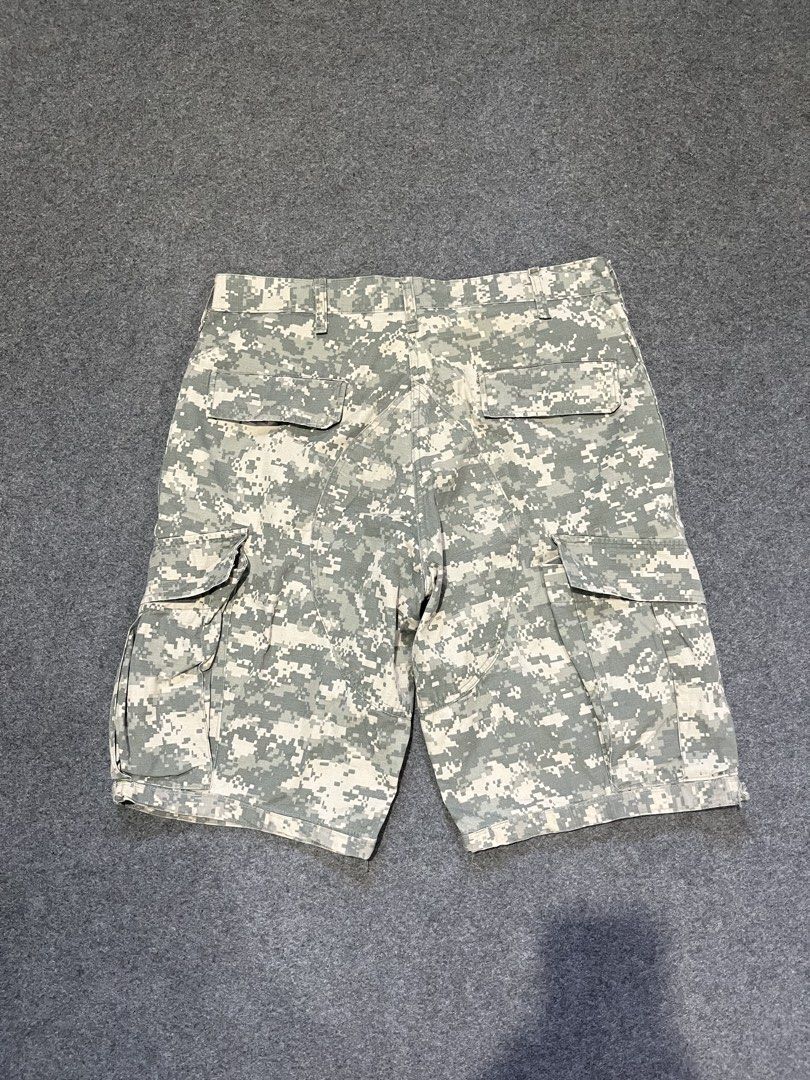 Camouflage cargo botton fly short (Category: Shorts) located in Lapu Lapu. Submitted by jhonrener41426 (Listing ID 1470612676, Image 2). Description: Size 34 Length-23 Leg opening-11.5 Excellent condition Color rate 9.5/10 Authentic Issue none .