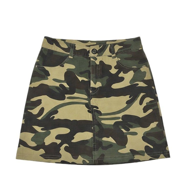 Camouflage Denim Mini Skirt Size S (Category: Skirts) located in General Mariano Alvarez. Submitted by kascade (Listing ID 1470461937, Image 1). Description: - Color/Print: Green camouflage - Material: Sturdy ripstop cotton - Size: S (tag attached) - Fit: Structured straight fit, finishes above the knee - Features: Classic 4-pocket design, belt loops, front button closure, and zip fly - Condition: Great everyday piece for casual streetwear 💵 Pay
