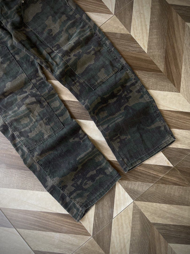 Camouflage Double Knee (Category: Jeans) located in Pagadian. Submitted by thrift.wrld (Listing ID 1470651837, Image 3). Description: ( Camouflage Double Knee ) Dimensions: • Waist: 31 • Length: 41 • Thigh: 13 • Hem: 9.5 Drop Prices: • Mine: 300 • Grab: 400 • Steal: 500 (automatic yours) + ₱9O shipping fee (sf) Model Info: • Height: 5’3” • Size: 28” waistline Details: • 8/1O Color rate • Good condition with zero flaws • Need wash • Soft Denim.