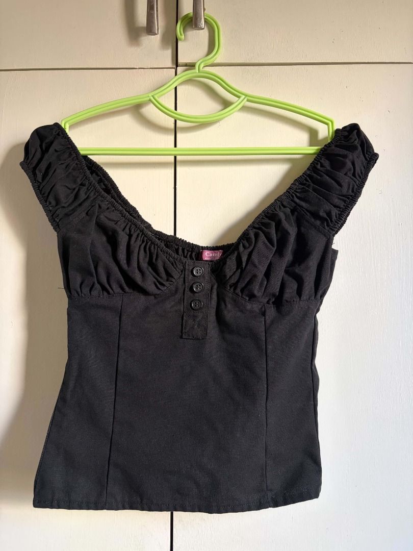 Candy Elisse Top (Category: Sleeveless) located in Quezon City. Submitted by gruthbue (Listing ID 1470565451, Image 1). Description: 📍Seller Loc.: Quezon City, Metro Manila Payment 1st (GCash/BDO) Grab Express/Lalamove or Meet up.