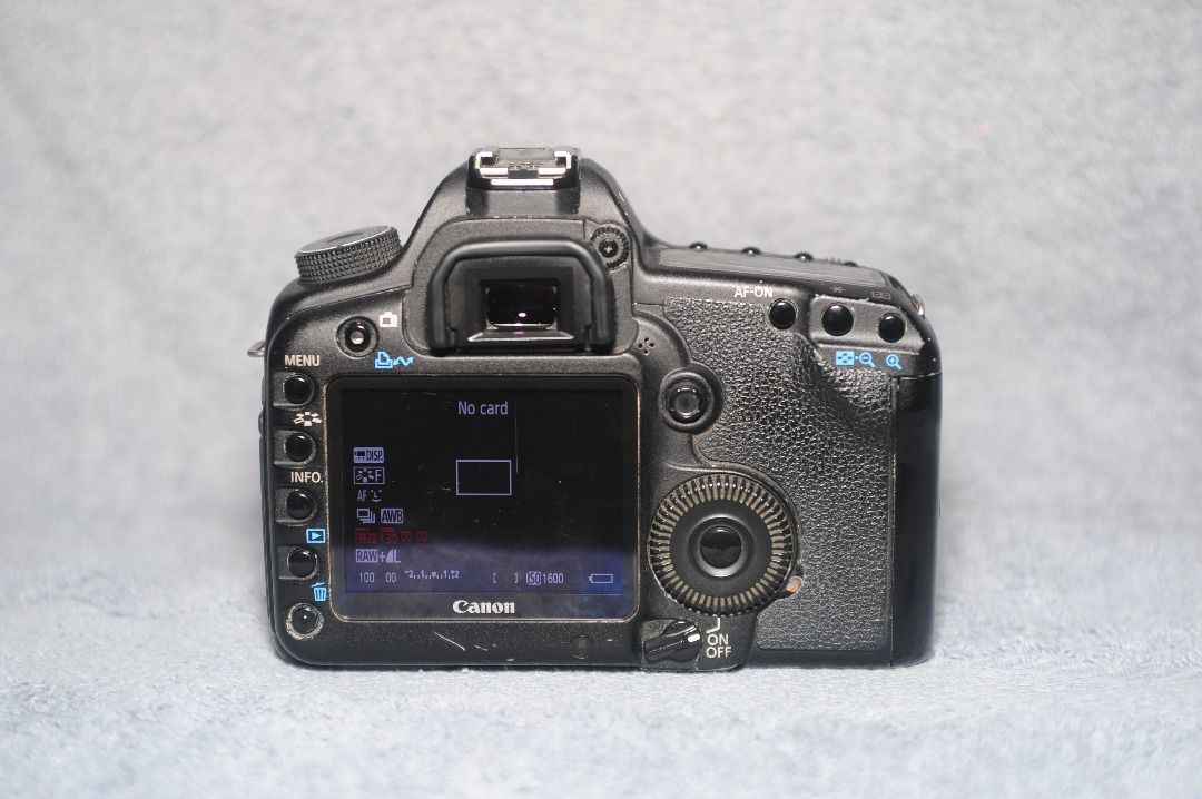 Canon EOS 5D Mark II DSLR Camera Body (Category: Cameras) located in Quezon City. Submitted by camcamcam123333 (Listing ID 1470570272, Image 3). Description: - Canon EOS 5D Mark II Full-Frame DSLR Body Only - Powers on perfectly with fully functional menu and top LCD screen - Rubber grips are intact and battery door closes securely - Cosmetic condition: Regular use with scuffs and paint wear around edges - Includes original body cap.