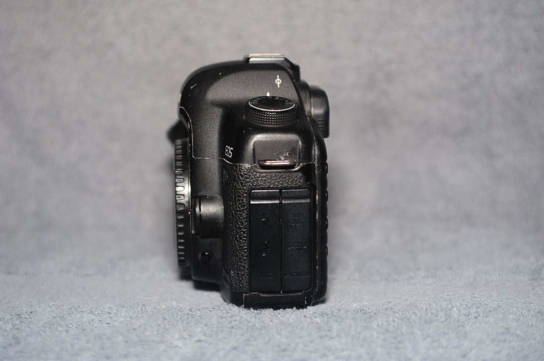 Canon EOS 5D Mark II DSLR Camera Body (Category: Cameras) located in Quezon City. Submitted by camcamcam123333 (Listing ID 1470570272, Image 2). Description: - Canon EOS 5D Mark II Full-Frame DSLR Body Only - Powers on perfectly with fully functional menu and top LCD screen - Rubber grips are intact and battery door closes securely - Cosmetic condition: Regular use with scuffs and paint wear around edges - Includes original body cap.