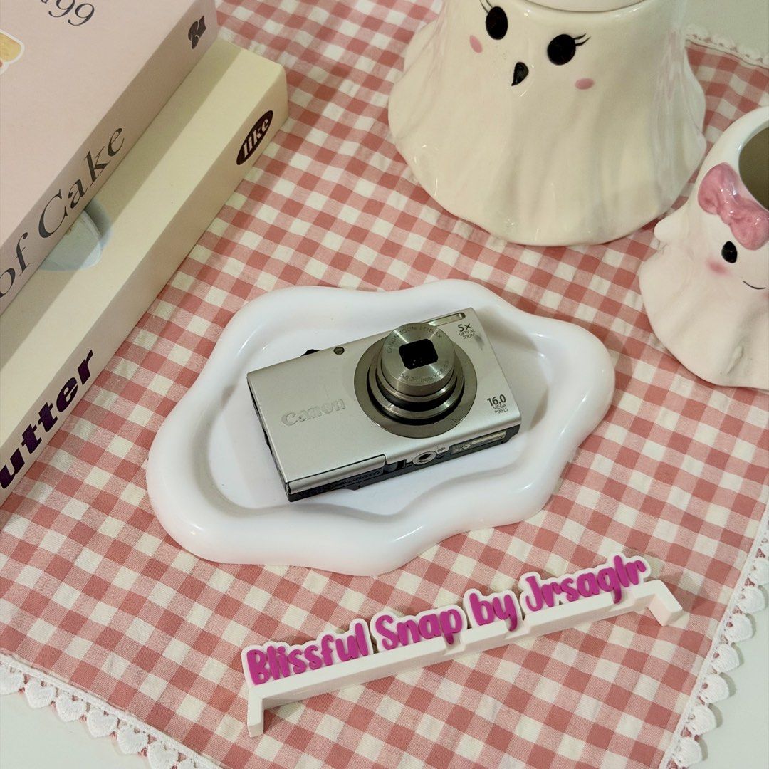 Canon PowerShot A2300 HD Digital Camera (Category: Cameras) located in Manila. Submitted by decluttered_by.kisses (Listing ID 1470583946, Image 1). Description: Model: Can♡n Powershot a2300 ♡₊˚ price: [🔖 ₱7,200 + SF ] ╰┈➤ comment “mine” 🛒 IG: @blissful.snap FB Page: Blissful Snap Tiktok: Blissful.snap 🌸 𝗱𝗲𝘁𝗮𝗶𝗹𝘀: 📸 – Key Features • 16 MP CCD sensor • 5× optical zoom (28–140 mm equivalent) • DIGIC 4 image processor • 2.7″ / 230k-dot LCD 