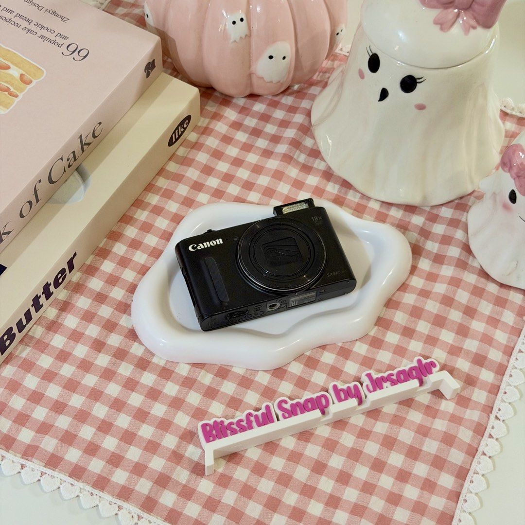 Canon PowerShot SX610 HS Digital Camera (Category: Cameras) located in Manila. Submitted by decluttered_by.kisses (Listing ID 1470583307, Image 1). Description: Model: Canon Powershot SX610 HS ♡₊˚ - pop up flash & built in WiFi price: [₱14,999 + SF ] ╰┈➤ comment “mine” 🛒 IG: @ blissful.snap FB Page: Blissful Snap Tiktok: @ blissful.snap 🌸 𝗱𝗲𝘁𝗮𝗶𝗹𝘀: 📸 – Key Features • 20.2MP CMOS sensor • 18x optical zoom • Pop-up flash • Built-in Wi-Fi a