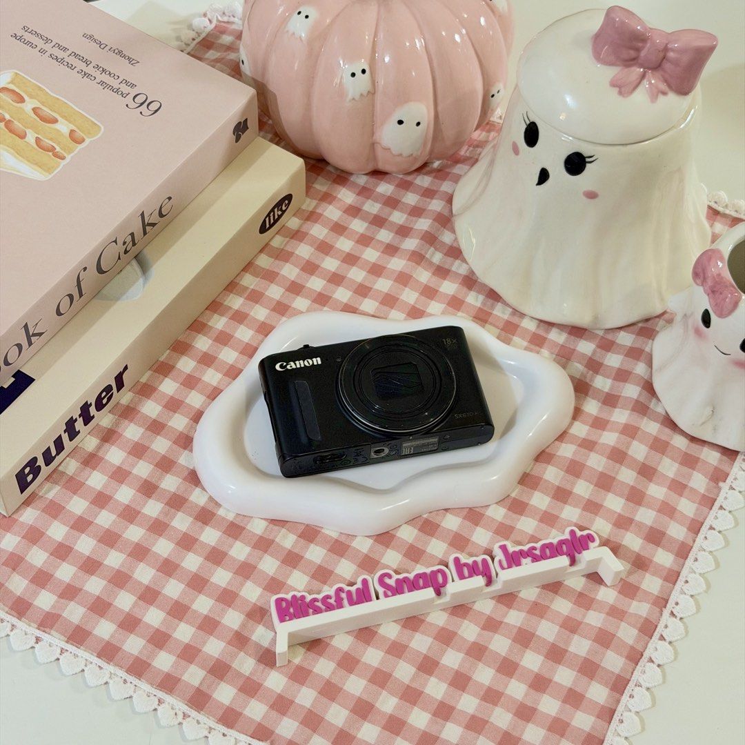 Canon PowerShot SX610 HS Digital Camera (Category: Cameras) located in Manila. Submitted by decluttered_by.kisses (Listing ID 1470583307, Image 2). Description: Model: Canon Powershot SX610 HS ♡₊˚ - pop up flash & built in WiFi price: [₱14,999 + SF ] ╰┈➤ comment “mine” 🛒 IG: @ blissful.snap FB Page: Blissful Snap Tiktok: @ blissful.snap 🌸 𝗱𝗲𝘁𝗮𝗶𝗹𝘀: 📸 – Key Features • 20.2MP CMOS sensor • 18x optical zoom • Pop-up flash • Built-in Wi-Fi a