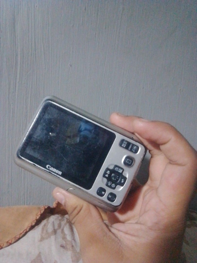 Canon PS A495 (Category: Cameras) located in Magsingal. Submitted by chaipot03 (Listing ID 1470740289, Image 3). Description: Canon PowerShot A495 - UNTESTED / FOR PARTS - ₱500 - SHIPPING ONLY Canon PowerShot A495 - SOLD AS-IS, UNTESTED ISSUE: - Battery cover doesn't close / hindi nagsasara - needs repair / tape - Untested - walang battery pang test - Unit only, no SD card, no batteries Specs: 10MP / 3.3x Optical Zoom / 2x AA battery / SD card Co