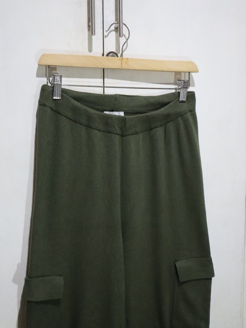 Cargo Army Green Pants by Pink Rose (Category: Other Bottoms) located in Tarlac. Submitted by gatheredthrift (Listing ID 1470642678, Image 3). Description: condition: 10/10| no flaws I good as new mine — 349 + sf 》mod: direct JNT (min. 54) 》📍Tarlac.