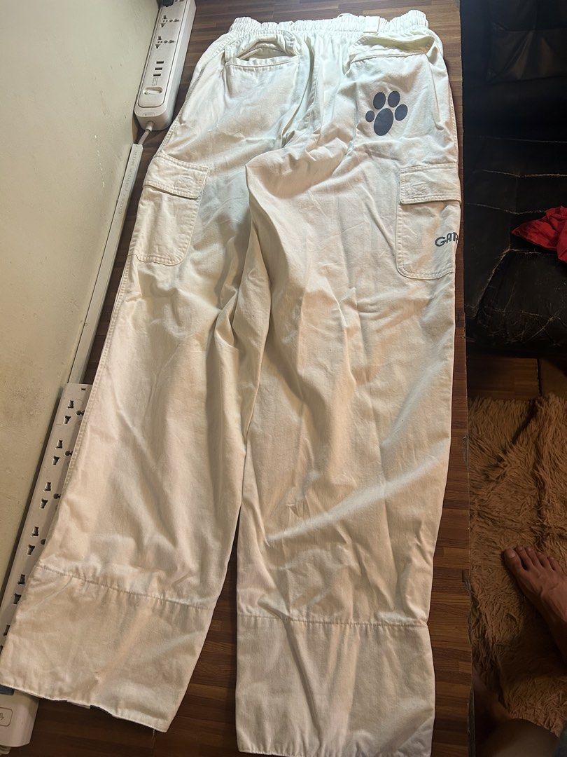 cargo pants, garfield (Category: Other Bottoms) located in Manila. Submitted by kurtfelisco2gmail.com (Listing ID 1470605868, Image 3). Description: Unisex!!! Brand garfield, pwedeng pang hiking, or casual Stretchable Waistline 23 to 29 Leg hole 8 and half Length 39 Pwede lalamove,meet up or jnt Pm for more info!.