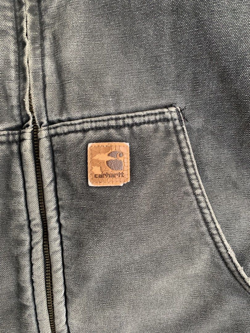 CARHARTT 2012 BARLETT SHERPA DUCK JACKET (Category: Coats, Jackets and Outerwear) located in Davao. Submitted by thrift_cuttiiee1000 (Listing ID 1470589930, Image 2). Description: Carhartt 2012 Bartlett Sherpa Duck Jacket This piece is an authentic Carhartt Bartlett jacket, model 100112 001, manufactured in October 2012. Crafted from heavyweight cotton duck canvas, it features a warm sherpa fleece body lining and ribbed storm cuffs. The jacket di