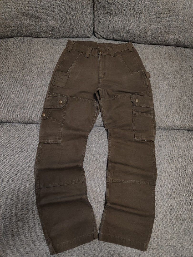 Carhartt Double knee Cargo Pants (Category: Jeans) located in San Fernando. Submitted by cedrick_francisco27 (Listing ID 1470732883, Image 2). Description: Carhartt Double knee cargo pants Size 30-31 pristine condition .