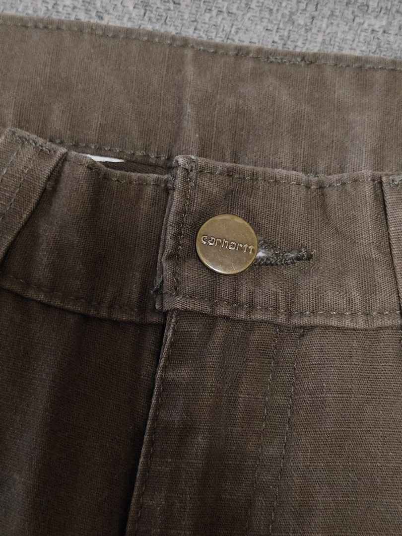 Carhartt Double knee Cargo Pants (Category: Jeans) located in San Fernando. Submitted by cedrick_francisco27 (Listing ID 1470732883, Image 3). Description: Carhartt Double knee cargo pants Size 30-31 pristine condition .