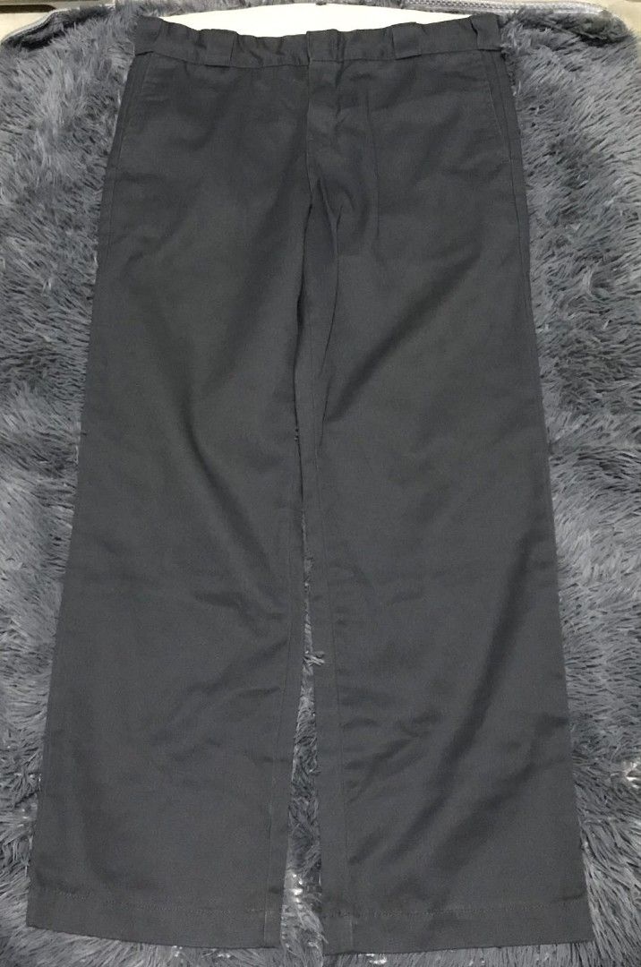 Carhartt Master Pants Gray (Category: Chinos) located in Manila. Submitted by thrift_marvs (Listing ID 1470723380, Image 1). Description: Carhartt Master Pants Gray Excellent Condition Minimal Issue on Hem Size 34 - 35 Length 42 Leg Opening 9 1200 PLUS SHIPPING FEE.