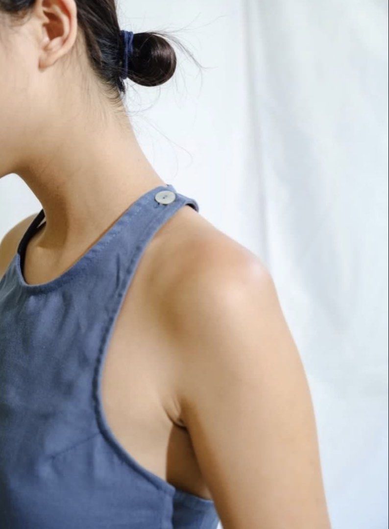 Cariño Romina Top in Denim (Category: Others Tops) located in Mandaluyong City. Submitted by geninishx (Listing ID 1470687950, Image 3). Description: - brand new never used - Size S - RFS: I accidentally buy two - Got it for 1k plus.