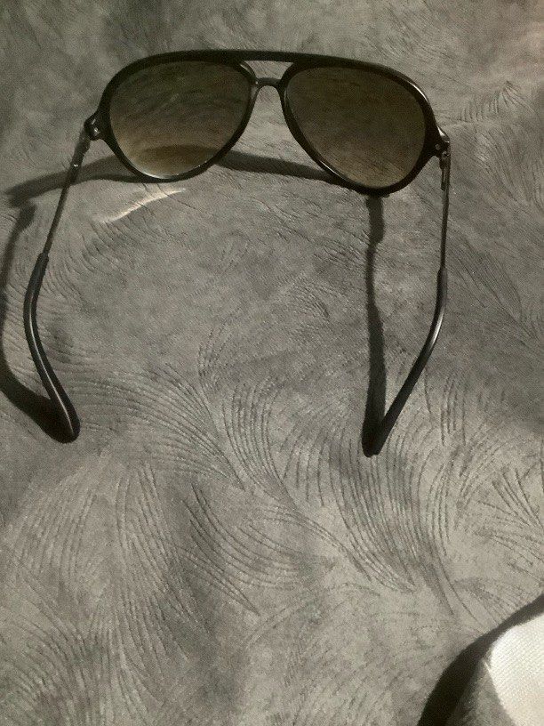 Carrera sunglass authentic (Category: Sunglasses & Eyewear) located in Baguio. Submitted by agozun61 (Listing ID 1470690189, Image 3). Description: Authentic carrera sunglass.Color black.made in Italy good running condition..