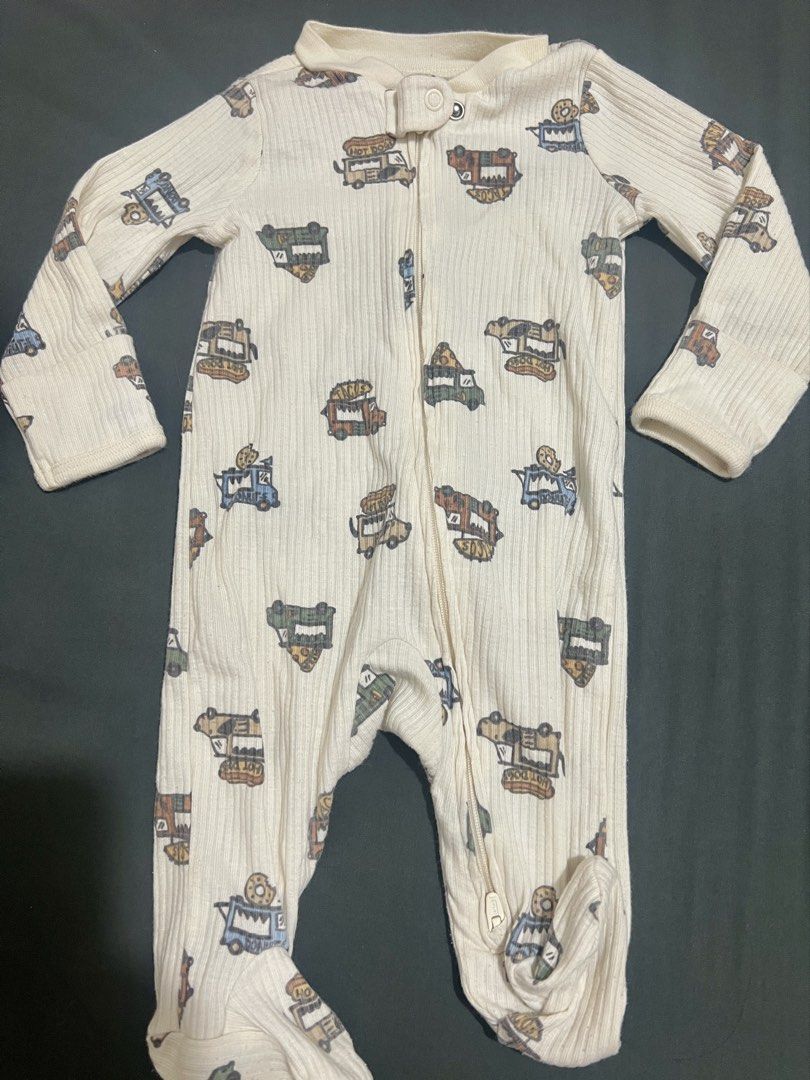 Carter's Baby Zip Romper - 0-3 Months (Category: Babies & Kids Fashion) located in Manila. Submitted by myrs23 (Listing ID 1470687410, Image 1). Description: - Brand: Carter's - Size: 3 Months (0-3 months) - Design: Cream background with cute multi-color food truck print - Feature: Handy 2-way zipper for quick and easy diaper changes - Material: 100% cotton neck and cuffs; body is 60% cotton and 40% polyester - Condition: Soft, comfy, and perfect