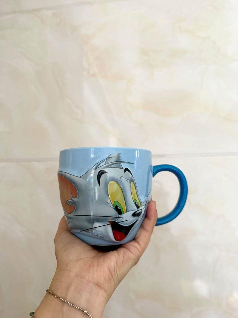 Cartoon Mugs (Category: Water Bottles & Tumblers) located in Quezon City. Submitted by stuffs.hellyy (Listing ID 1470724815, Image 3). Description: with box & straw.