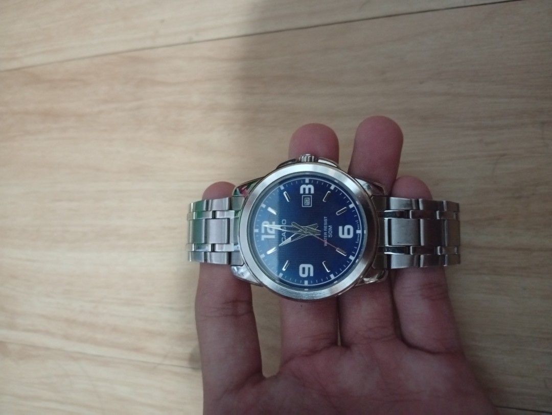 Casio MTP-1314D-2AVDF Silver Stainless (Category: Men's Watches) located in Las Pinas. Submitted by cjaygd (Listing ID 1470577722, Image 1). Description: - Brand: Casio Analog Watch - Dial: Deep blue textured dial with bold silver numerals at 3, 6, 9, and 12 o'clock - Features: Date display window near the 3 o'clock marker - Strap: Stainless steel link bracelet with folding clasp closure - Movement: Battery-powered quartz with Japanese parts - Du