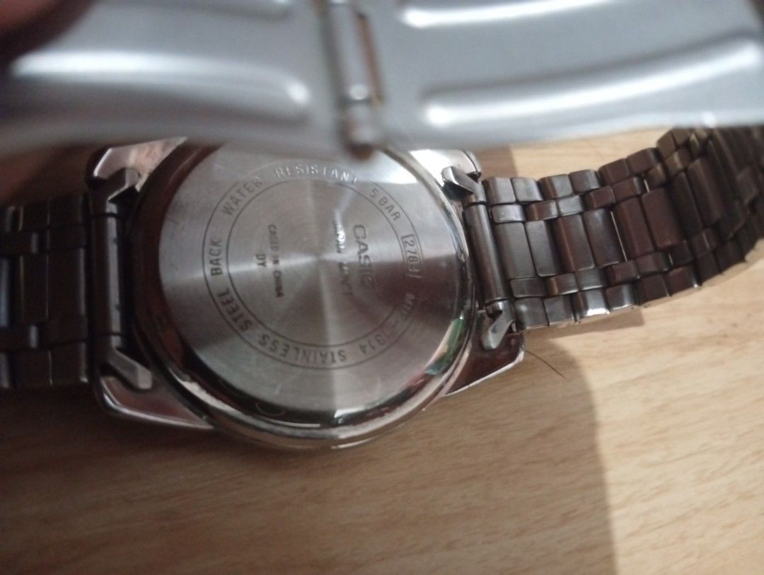 Casio MTP-1314D-2AVDF Silver Stainless (Category: Men's Watches) located in Las Pinas. Submitted by cjaygd (Listing ID 1470577722, Image 3). Description: - Brand: Casio Analog Watch - Dial: Deep blue textured dial with bold silver numerals at 3, 6, 9, and 12 o'clock - Features: Date display window near the 3 o'clock marker - Strap: Stainless steel link bracelet with folding clasp closure - Movement: Battery-powered quartz with Japanese parts - Du