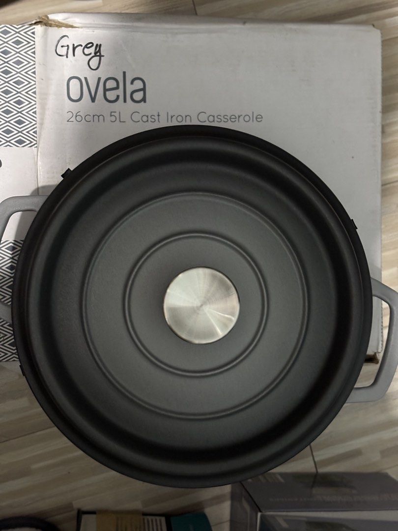 Cast iron 5L (Category: Cookware & Accessories) located in Quezon City. Submitted by swiftmountain_3d2aea (Listing ID 1470586041, Image 1). Description: Australian brand Brand new with box Heavy Duty Durable Oven safe Induction safe Qc area .