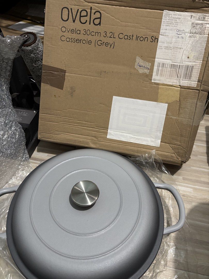Cast iron casserole 3.2L (Category: Cookware & Accessories) located in Quezon City. Submitted by swiftmountain_3d2aea (Listing ID 1470585603, Image 2). Description: Australian brand Brand new with box Heavy Duty Durable Oven safe Induction safe Qc area .