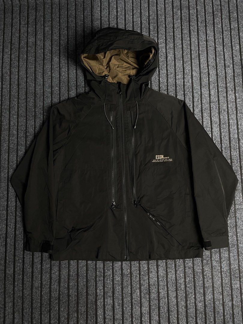 Catalog ESSN - Funcitonal Outdoor Windbreaker Shell Jacket (Category: Coats, Jackets and Outerwear) located in Puerto Princesa. Submitted by palawan.swagdealer (Listing ID 1470722515, Image 2). Description: All details are provided Kindly check each photo No major flaws In very good - excellent condition.