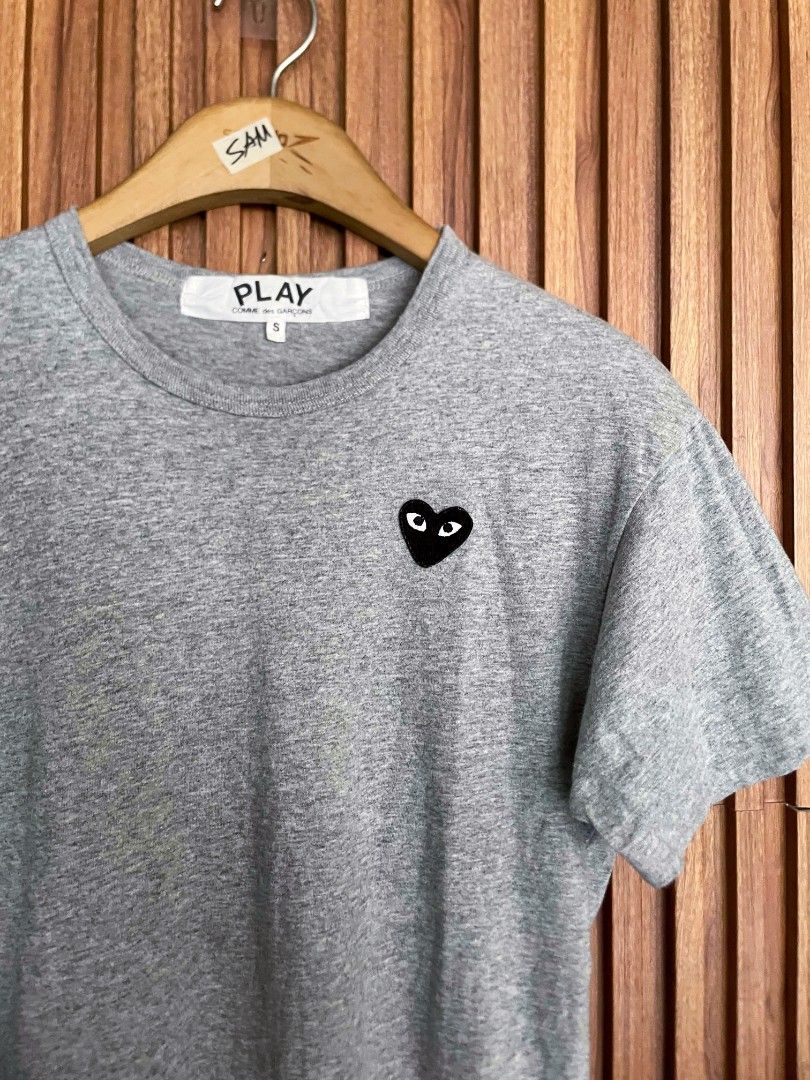 CDG play (Category: Luxury Apparel) located in General Santos City (Dadiangas). Submitted by samirabdul00691 (Listing ID 1470629744, Image 2). Description: SIZE➡️ small to medium DIMES➡️w19/L26 CONDITION➡️exclent to new COLOR RATE➡️9.8/10 ISSUE➡️none PHOTO MAY VARY DUE TO LIGHTING 💡 DISCLAIMER:Please note that I SAMIR U. ABDUL is not affiliated with or endorsed by any brand. Any brand names or trademarks mentioned are the properties of their res