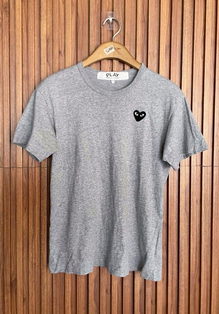 CDG play (Category: Luxury Apparel) located in General Santos City (Dadiangas). Submitted by samirabdul00691 (Listing ID 1470629744, Image 1). Description: SIZE➡️ small to medium DIMES➡️w19/L26 CONDITION➡️exclent to new COLOR RATE➡️9.8/10 ISSUE➡️none PHOTO MAY VARY DUE TO LIGHTING 💡 DISCLAIMER:Please note that I SAMIR U. ABDUL is not affiliated with or endorsed by any brand. Any brand names or trademarks mentioned are the properties of their res