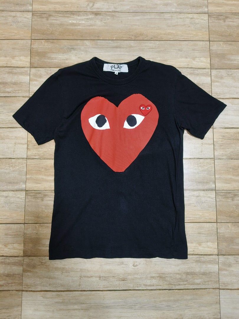 Cdg Play shirt (Category: Tshirts & Polo Shirts ) located in Siniloan. Submitted by talktotheroses (Listing ID 1470699789, Image 1). Description: no issue.