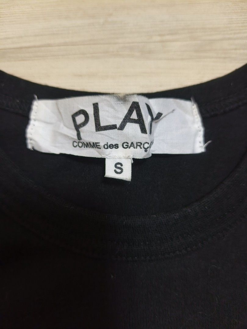 Cdg Play shirt (Category: Tshirts & Polo Shirts ) located in Siniloan. Submitted by talktotheroses (Listing ID 1470699789, Image 2). Description: no issue.