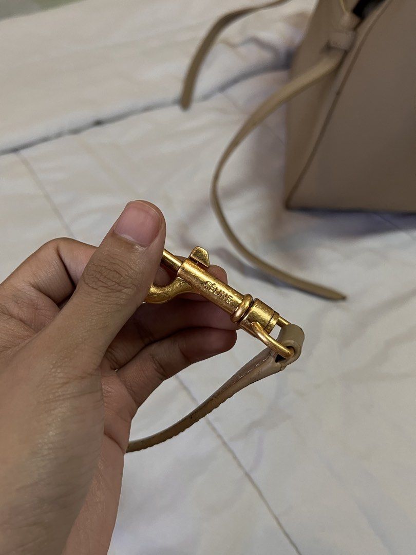 Celine Belt Bag (Category: Luxury Bags & Wallets) located in Antipolo. Submitted by itsme_ghelsonn (Listing ID 1470705189, Image 3). Description: Issue rubber lining.