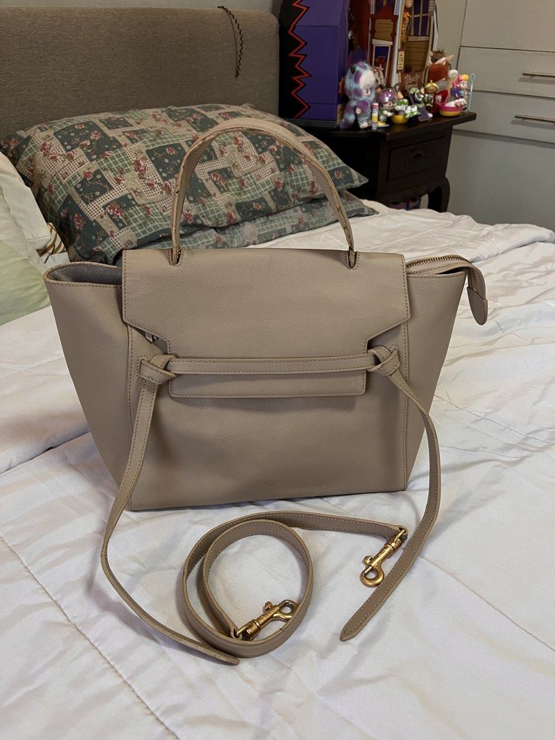Celine Belt Bag (Category: Luxury Bags & Wallets) located in Antipolo. Submitted by itsme_ghelsonn (Listing ID 1470705189, Image 1). Description: Issue rubber lining.