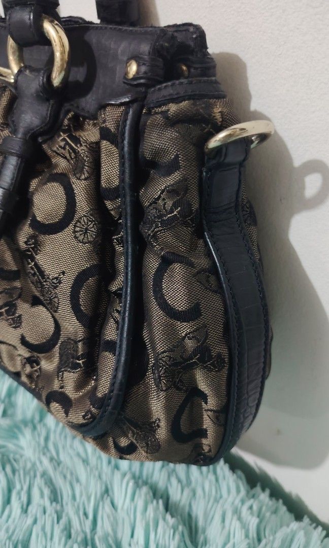 Celine C macadam handbags (Category: Luxury Bags & Wallets) located in Quezon City. Submitted by thriftmo19 (Listing ID 1470588088, Image 3). Description: Celine C macadam handbag Materials : leather and canvas No sling Main issue is tumigas yung leather. You can use leather condition if you want 1500 only.