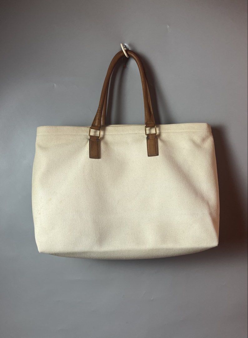 Celine horizontal Cabas Canvas tote bag (Category: Tote Bags) located in Quezon City. Submitted by theideal (Listing ID 1470686028, Image 2). Description: Read first before buy Legit/Authentic Celine Horizontal Cabas Canvas tote bag No box Large size Still in good and presentable condition Needs clean/spa No major flaws Minor sign of use only See picture details posted.