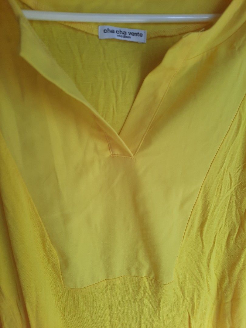 Cha Cha Vento Bright Yellow Split V-Neck Tunic Top Blouse (Category: Longsleeves) located in Quezon City. Submitted by dannikkishoppe2 (Listing ID 1470679253, Image 3). Description: Cha Cha Vento Bright Yellow Split V-Neck Tunic Top Blouse ‼️₱250‼️ • Front Panel: Bib-style contrasting textured front panel • Sleeves: 3/4 length sleeves • Fit: Relaxed, comfortable pullover style medium on tag, can fit up to large Please manage your expectations as 