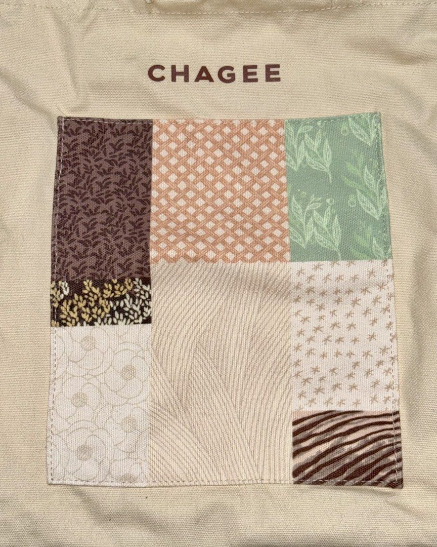 Chagee Tote Bag (Category: Other Merchandise) located in Kawit. Submitted by starboyshop (Listing ID 1470641222, Image 2). Description: Payment: GCASH / Cash Delivery - Grab / Lalamove SF shouldered by buyer Payment must be settled upon rider’s arrival.