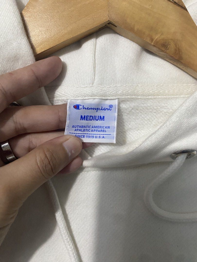 Champion (Category: Coats, Jackets and Outerwear) located in Binan City. Submitted by rnj_affordable (Listing ID 1470729494, Image 3). Description: no issue.