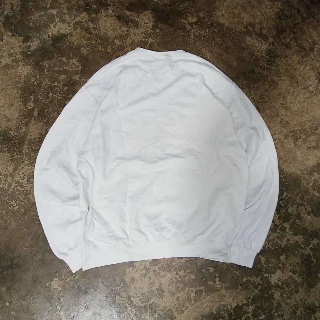 Champion 2000s Black White Crewneck Sweatshirt (L) (Category: Coats, Jackets and Outerwear) located in Davao. Submitted by sangkalamsthrift88 (Listing ID 1470719829, Image 3). Description: .
