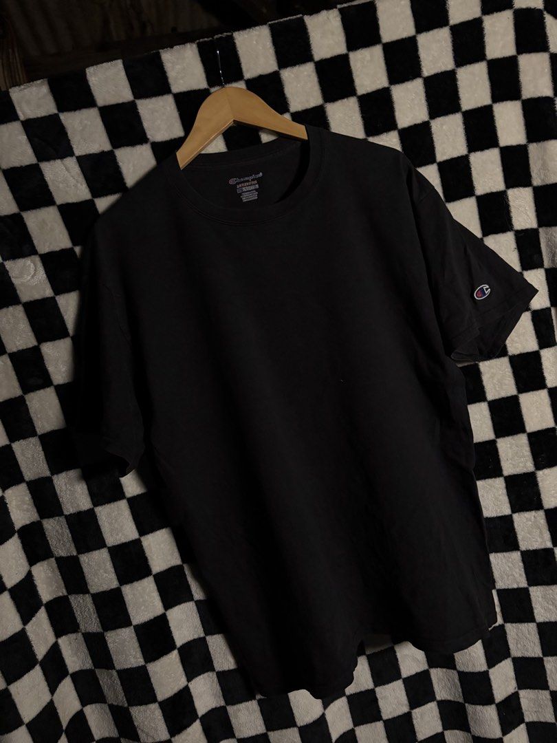 CHAMPION BASIC TEE (Category: Activewear) located in Maran. Submitted by justdropin (Listing ID 1470634192, Image 3). Description: PIT 22 LABUH 28 PREFER M/L CONDITION 9/10.