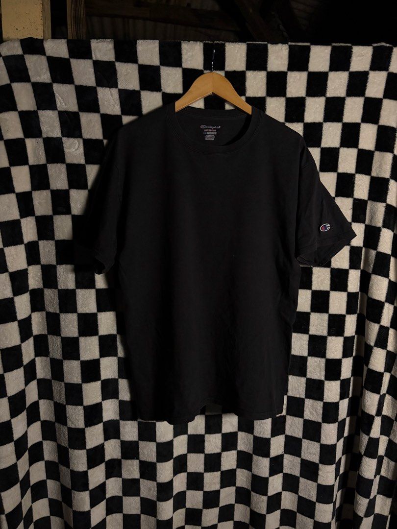 CHAMPION BASIC TEE (Category: Activewear) located in Maran. Submitted by justdropin (Listing ID 1470634192, Image 2). Description: PIT 22 LABUH 28 PREFER M/L CONDITION 9/10.