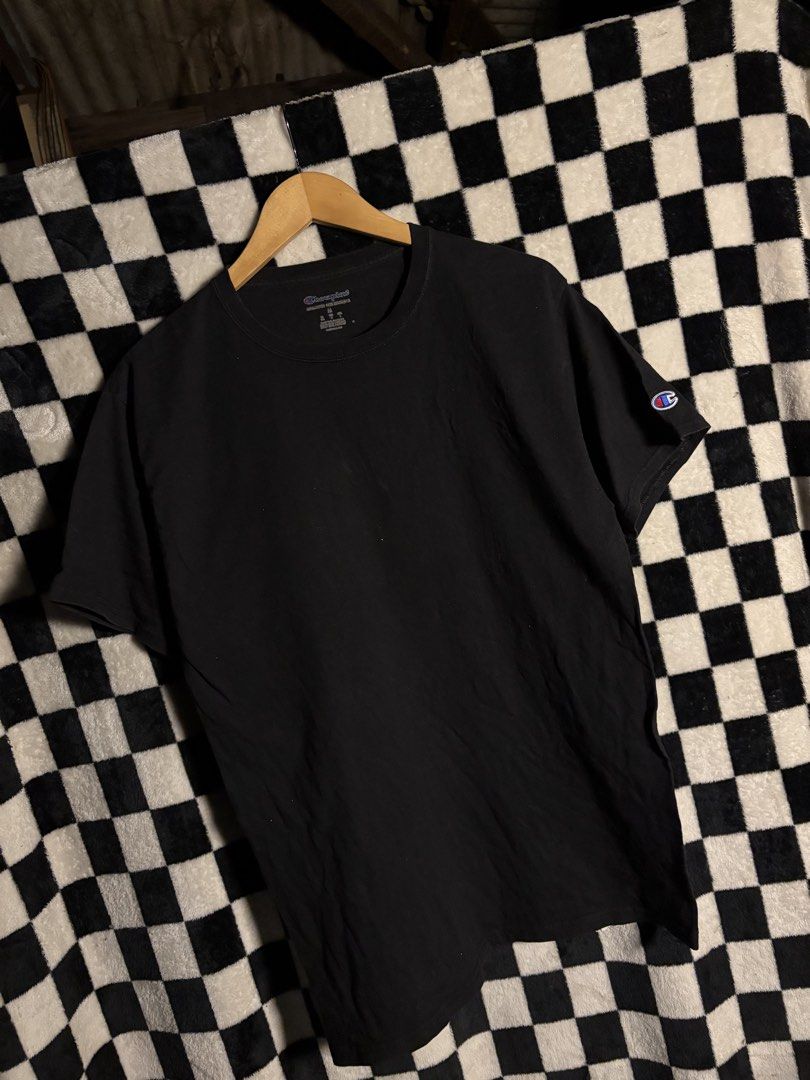 CHAMPION BASIC TEE (Category: Activewear) located in Maran. Submitted by justdropin (Listing ID 1470636483, Image 3). Description: ONTAG M PIT 19.5 LABUH 27 PREFER S /M CONDITION 9/10.
