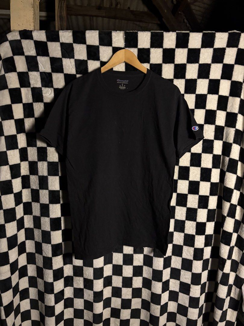 CHAMPION BASIC TEE (Category: Activewear) located in Maran. Submitted by justdropin (Listing ID 1470636483, Image 2). Description: ONTAG M PIT 19.5 LABUH 27 PREFER S /M CONDITION 9/10.
