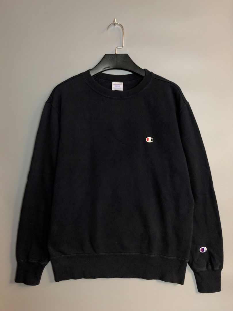 Champion Black Crewneck Sweatshirt (Category: Coats, Jackets and Outerwear) located in Manila. Submitted by silentwolf_3303a7 (Listing ID 1470559010, Image 1). Description: - Brand: Champion - Style: Classic crewneck sweatshirt - Color: Black - Size: Medium - Details: Embroidered logo on chest and small patch on left sleeve - Features: Ribbed cuffs and hem - Condition: Clean, versatile, and easy to match.